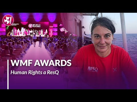 Cecilia Strada accetta l'award Human Rights assegnato a Resq